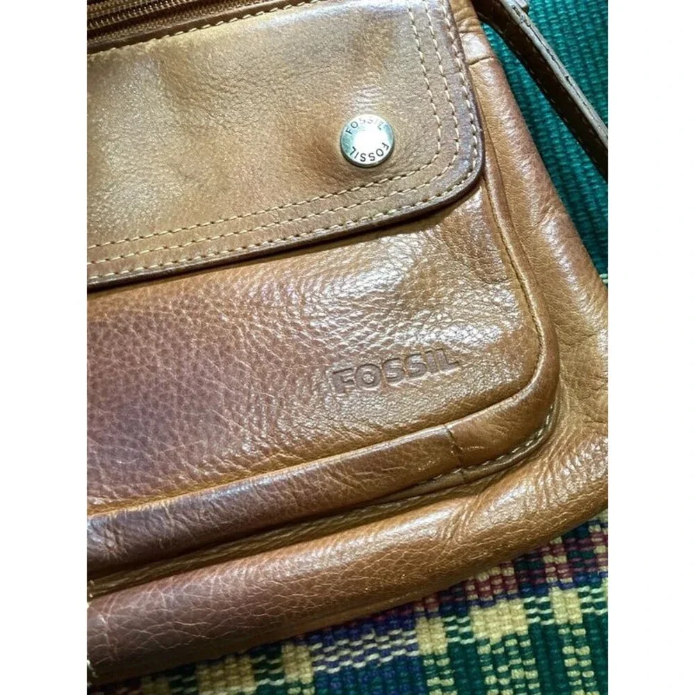 Fossil Vintage Y2K Leather Crossbody Purse Distressed & Worn Looking